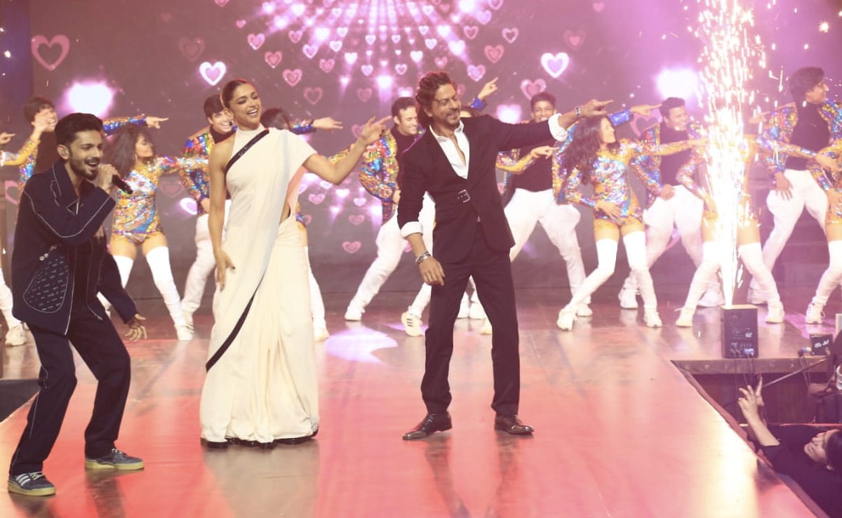 Jhoome Jo Jawan: Watch Deepika Padukone And Shah Rukh Khan Dance To Chaleya At Press Meet