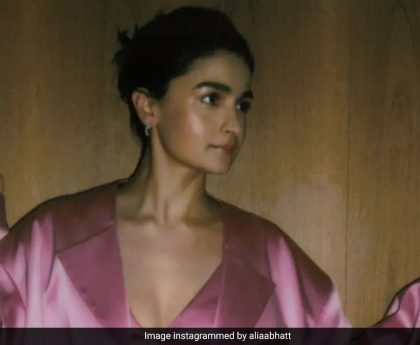 "That Chin Is Photoshopped:" The Internet Shreds Alia Bhatt's Vogue Cover. Pic Inside